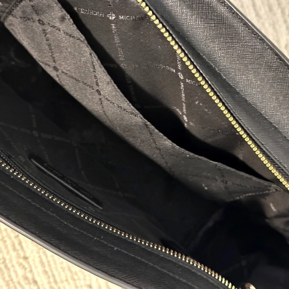 MICHAEL KORS Selma Women’s Black Satchel Crossbody Saffiano Leather Elegant